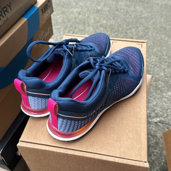 Ryka Women’s Graphite Training Shoe in Navy/Pink - Picture 8 of 13